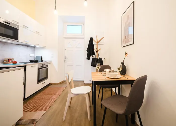 Days - Sunlit 1bdr W Netflix In New Town Apartament