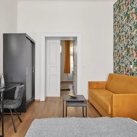 Apartment Days - Sunlit 1bdr W Netflix In New Town Prag
